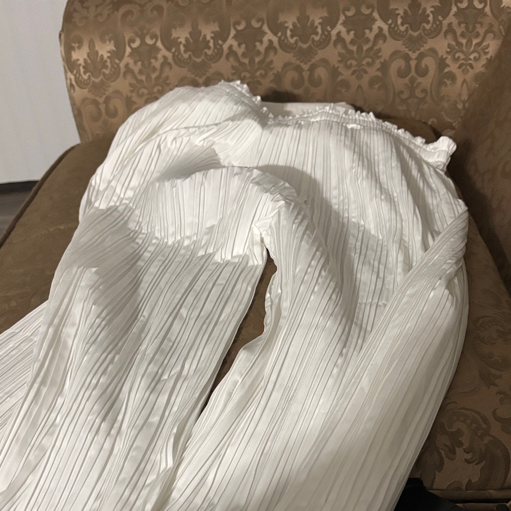 Elegant White Pleated Dress